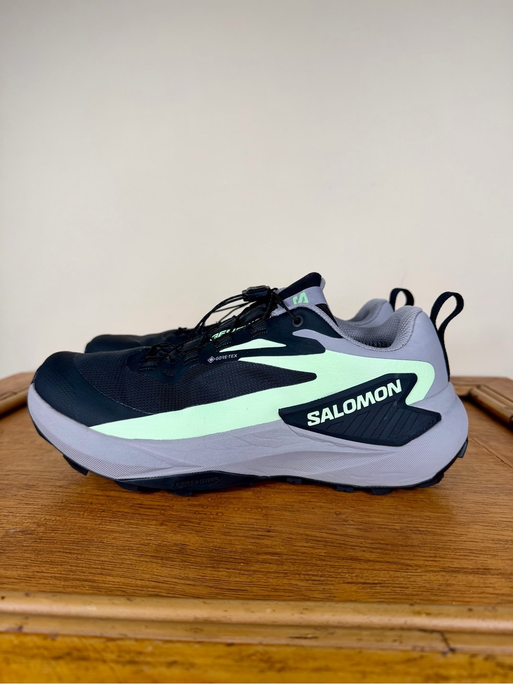 Salomon Genesis GORE-TEX Women’s Trail Running Shoe Size 7.5 Black/Gull/Green